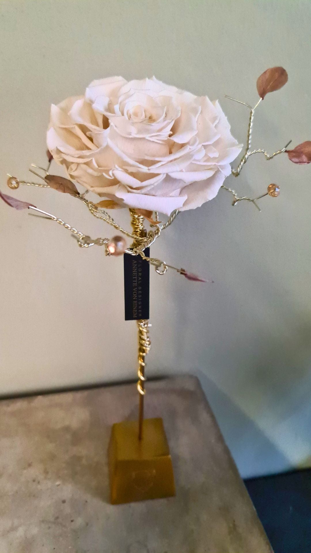 Rose på stativ
