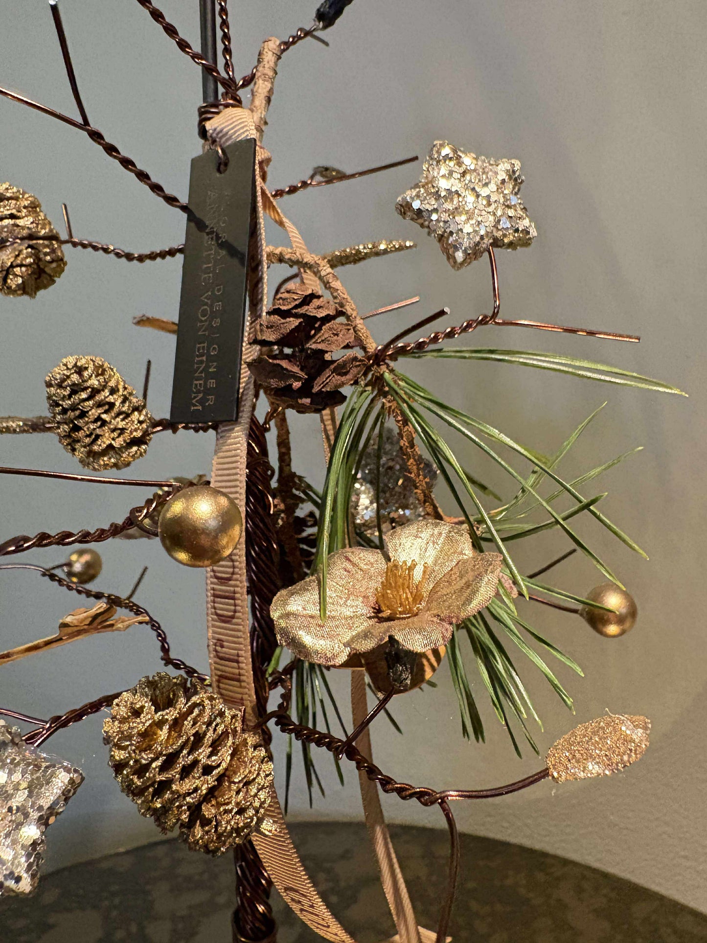 Tråd juletræ i natur/guld